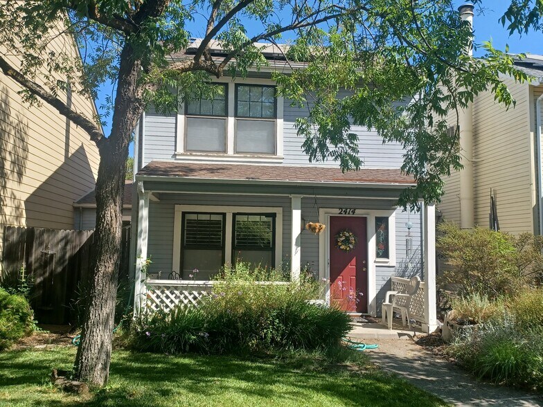 Building Photo - 2414 Amapola Dr