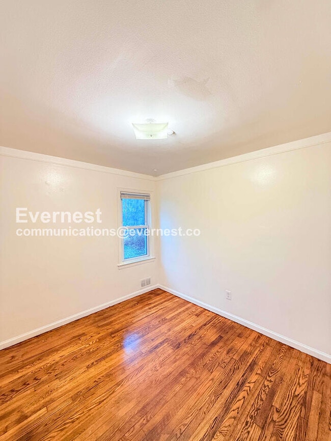 Building Photo - 25337 Ivanhoe Ave