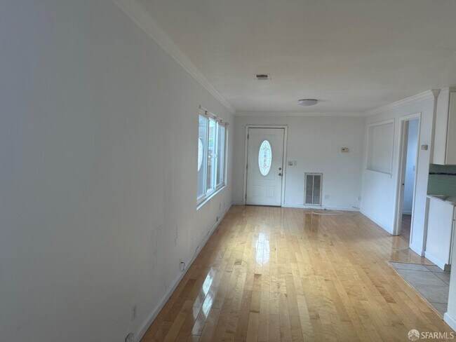 Building Photo - 827 Stambaugh St