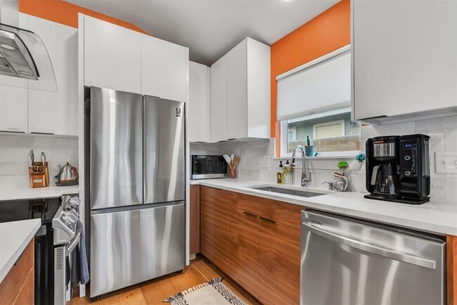 Building Photo - 9700 Sugar Hill Dr