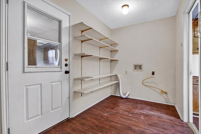 Building Photo - 1101 Cresswell Dr