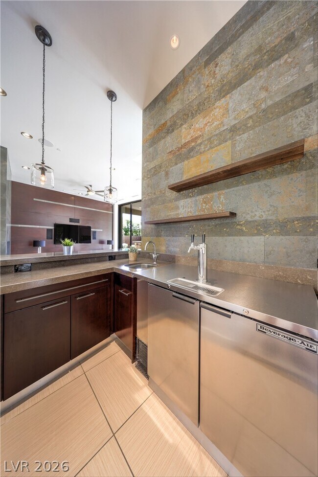 Building Photo - 1501 Foothills Village Dr