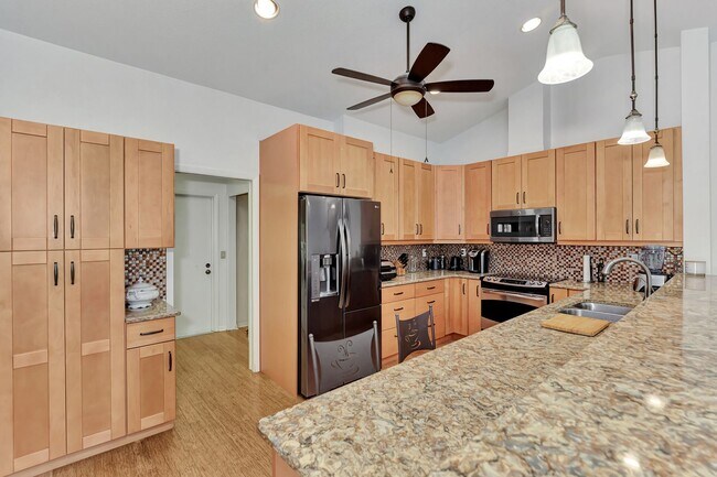 Building Photo - BEAUTIFUL 2 BEDROOM 2 BATHROOM + A DEN VILLA WITH GORGEOUS LAKE VIEWS!