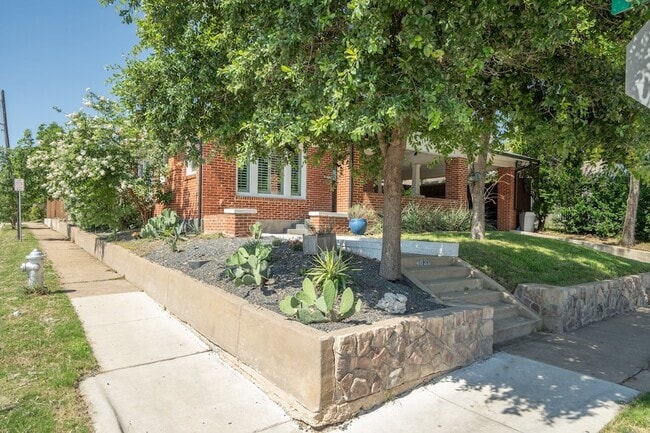 Building Photo - 4036 Linden Ave