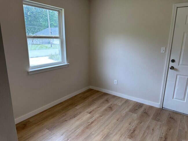 Building Photo - 216 Spring Branch Dr