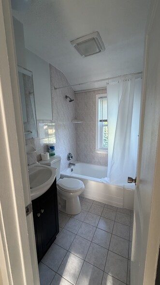 Bathroom - 55 Birch Rd