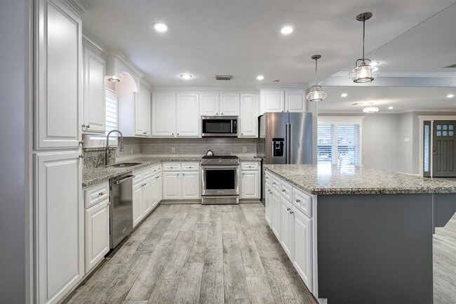Building Photo - 1614 Droxford Dr