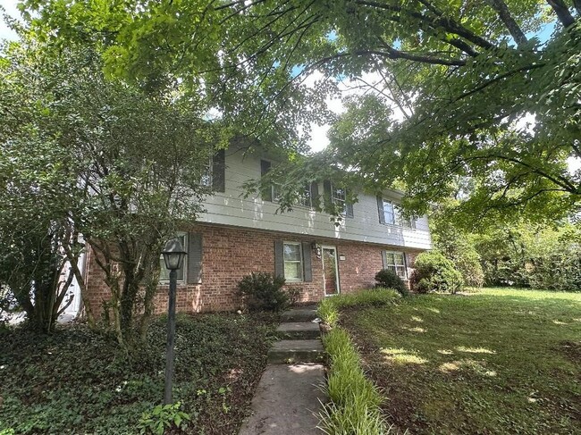Primary Photo - 1588 Overhill Rd