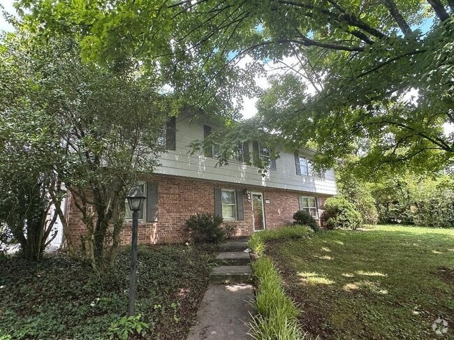 Building Photo - 1588 Overhill Rd