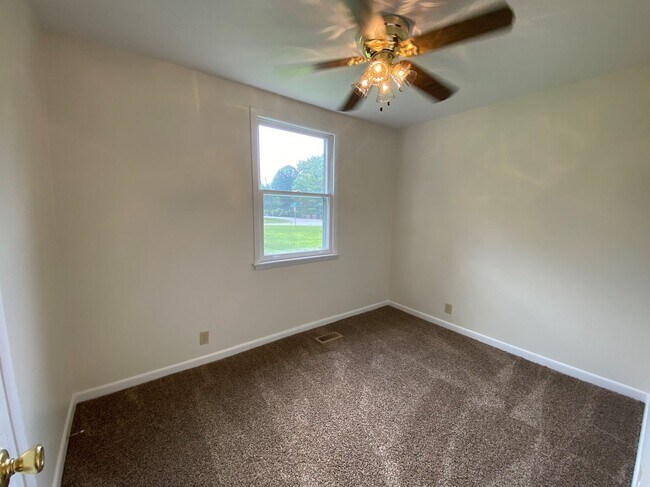 Building Photo - Pet Friendly Home For Rent Near Post!