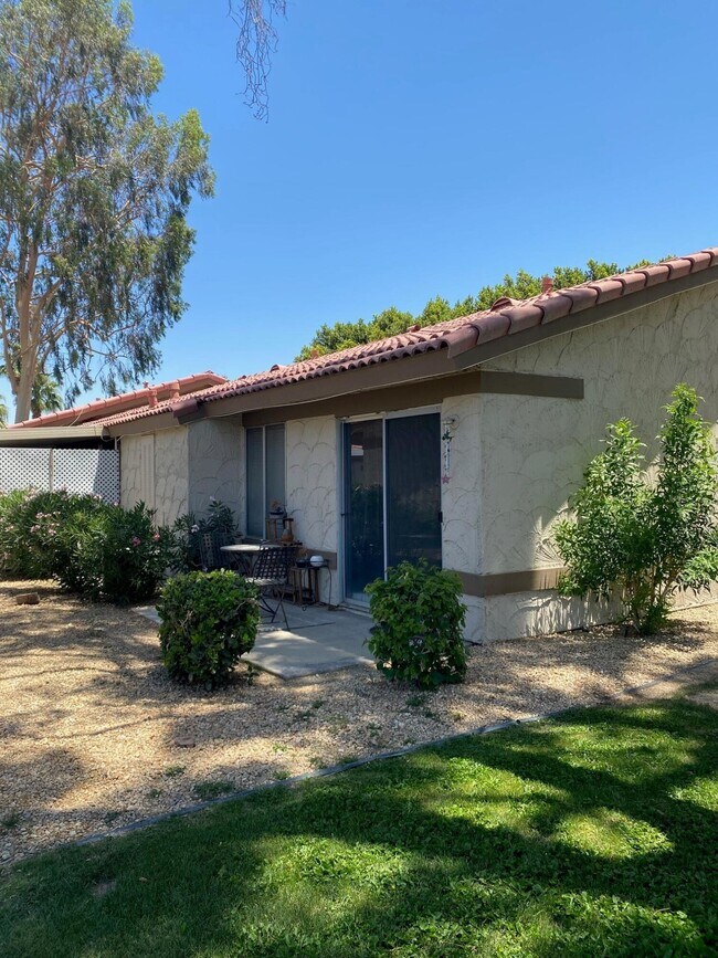 Building Photo - 82075 Country Club Dr