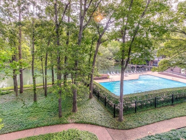 Building Photo - 246 Litchfield Ln