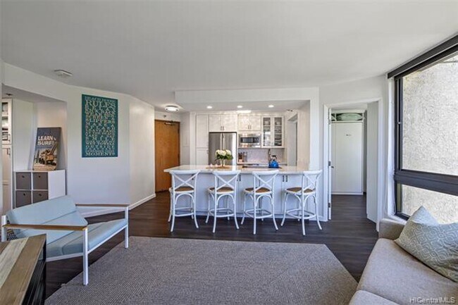 Building Photo - 1 bedroom, den with murphy bed, 1 cov parking, tropical grounds with pool, tennis courts +++++++