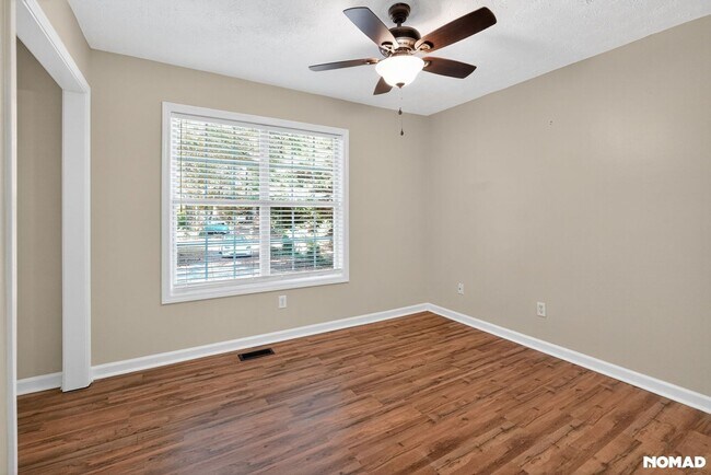 Building Photo - 198 Lakeview Dr