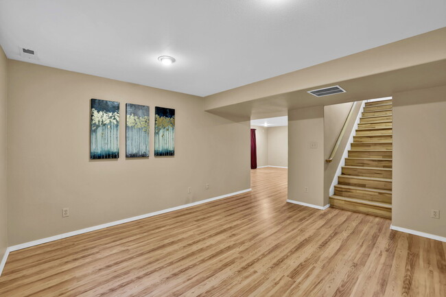 Building Photo - 6674 Chantilly Pl