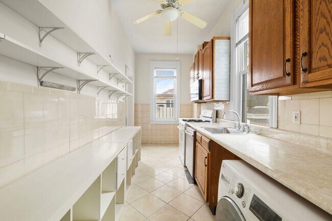 Building Photo - 6 Bonn Pl