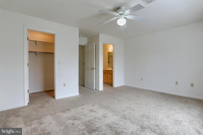 Building Photo - 211 Sparrow Rd