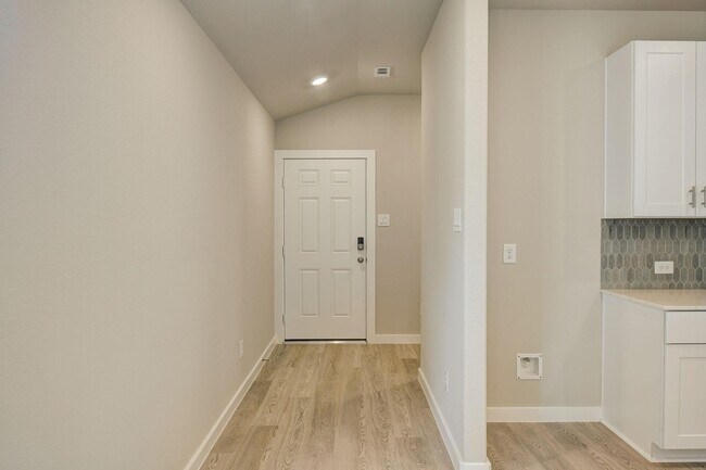 Building Photo - 1721 Succotash Oak Ct