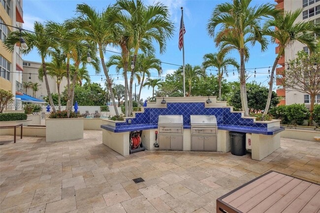 Building Photo - 3000 E Sunrise Blvd