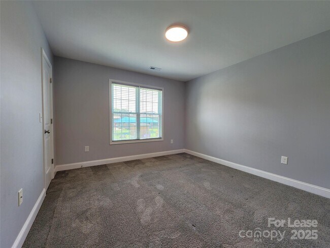Building Photo - 1311 N Juniper Ave