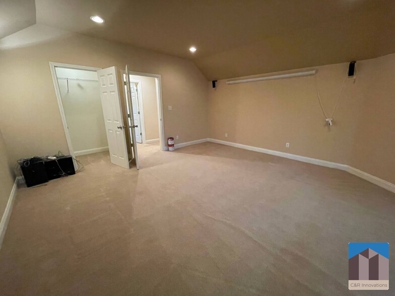 Building Photo - 1377 Greencrest Ct