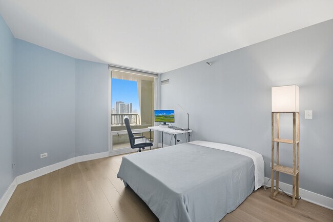 Building Photo - 345 N La Salle Dr