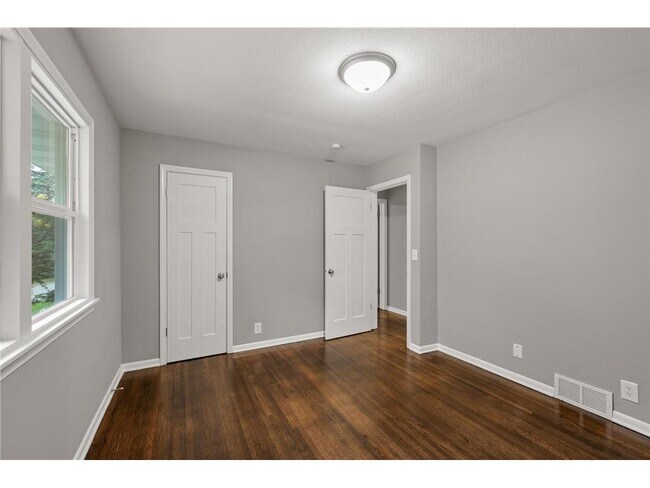Building Photo - 4901 Larkspur Ln