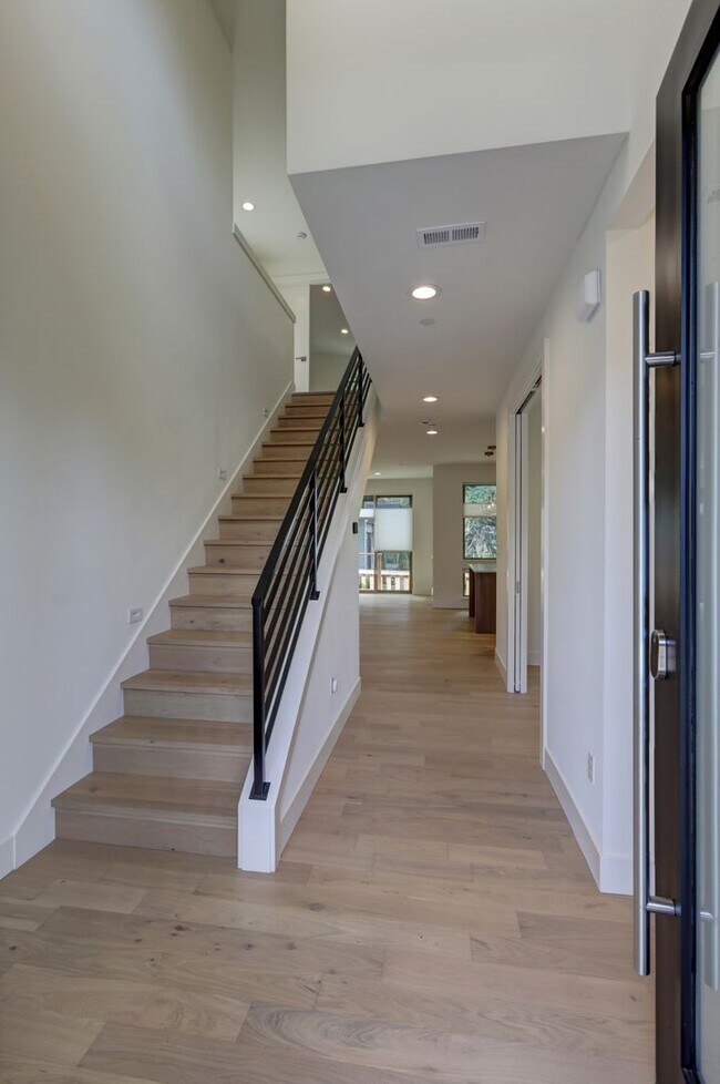 Building Photo - Brand-New 3bd + Office, 2.5ba Home Available in Perfect Kirkland Location!