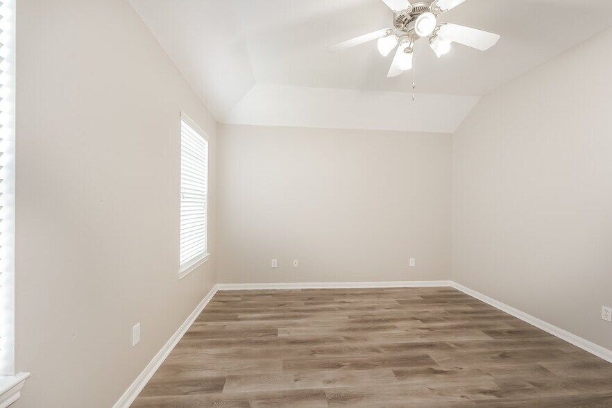 Building Photo - 4955 N Cancun Dr