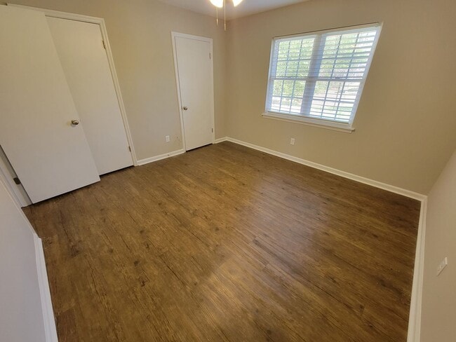 Building Photo - 014 University Ct