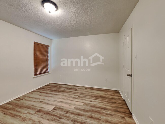 Building Photo - 10308 Oak Branch Ln