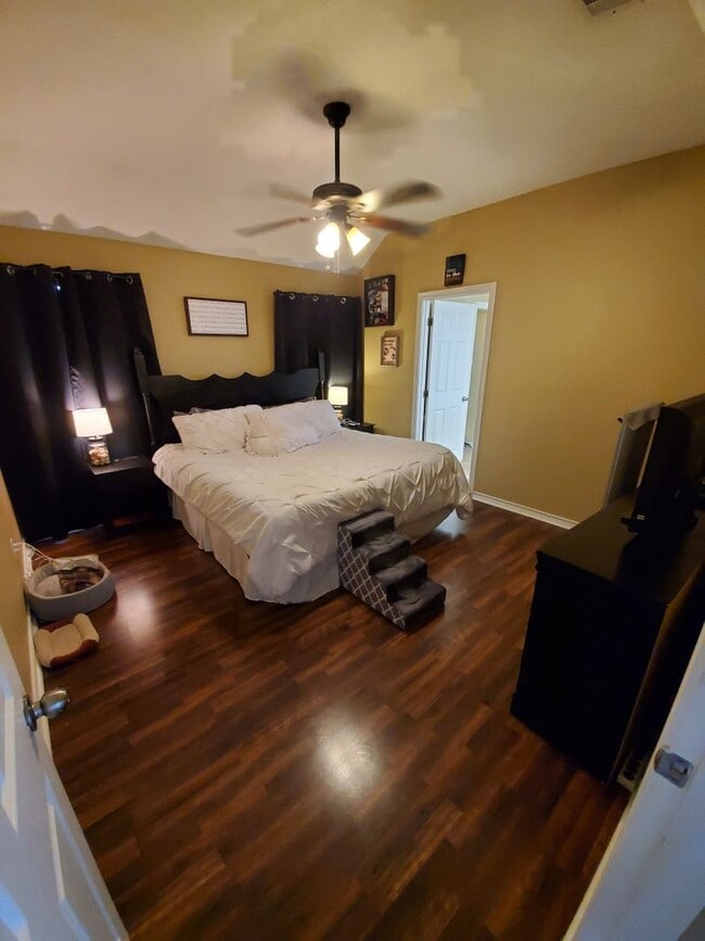 Building Photo - College Station -3 bedroom/2 bath - Fenced in back yard and House is in an EXCELLENT LOCATION