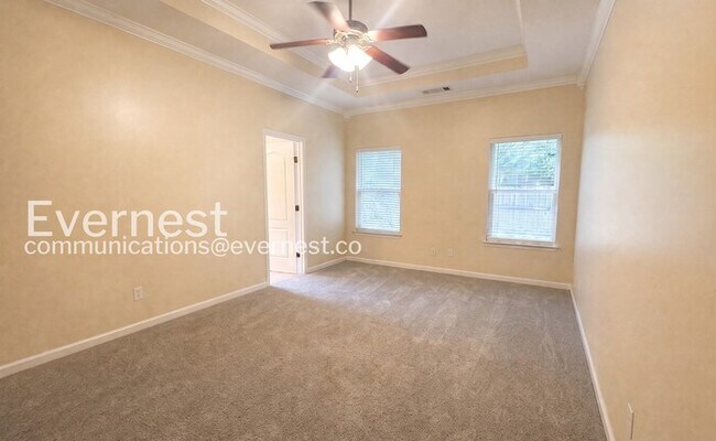 Building Photo - 3 Bed, 2 Bath Home with Garage / Available Now!