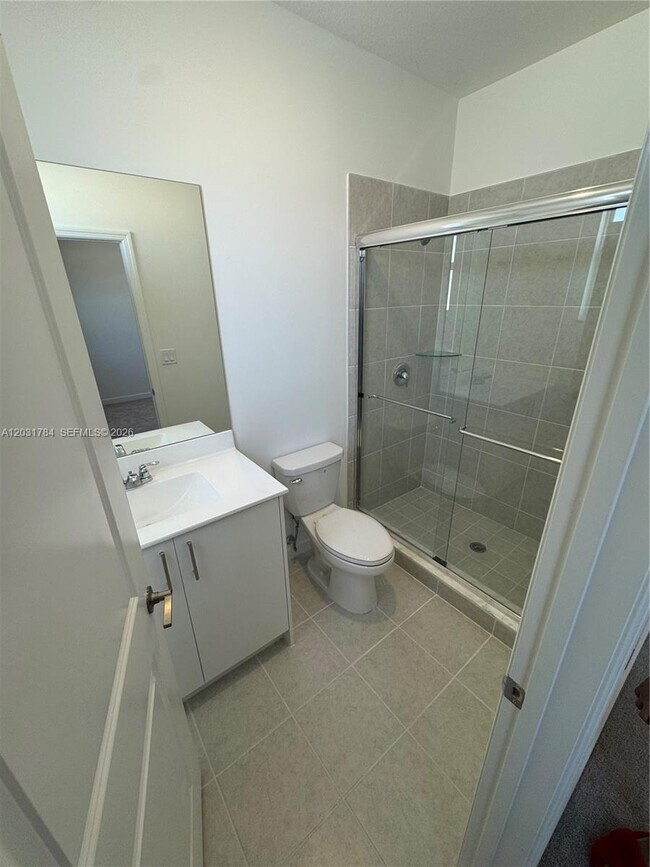 Building Photo - $2,400 2655 SE 28