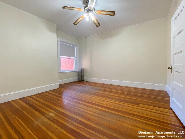Building Photo - 1583 Beacon St