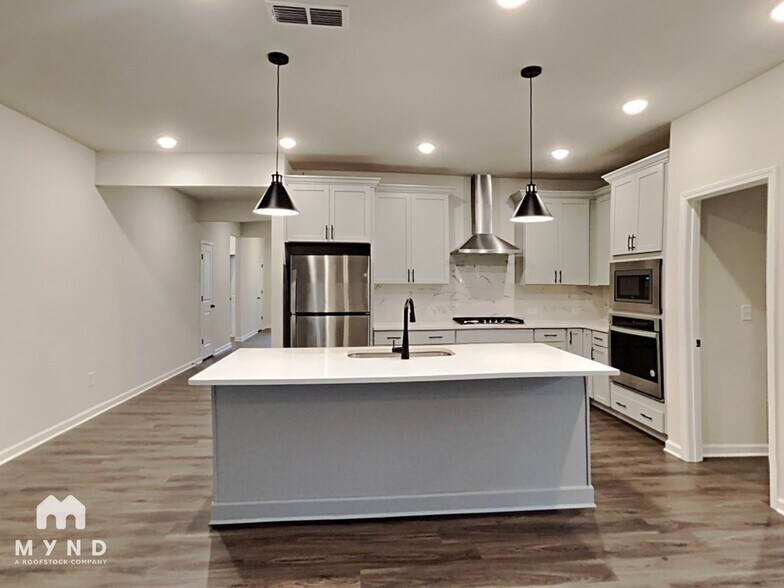 Building Photo - 667 Riverwood Pass