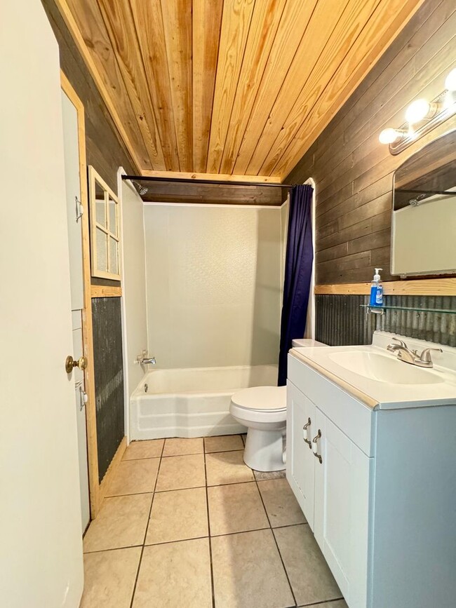 Building Photo - 3 Bed, 1.5 Bath Home in Ruston