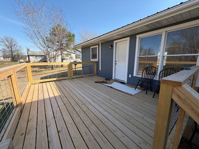 Building Photo - AVAILABLE APRIL 3RD