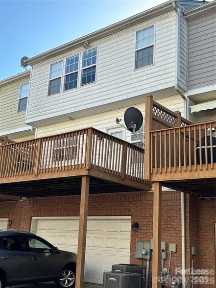 Building Photo - 15262 Kessler Dr