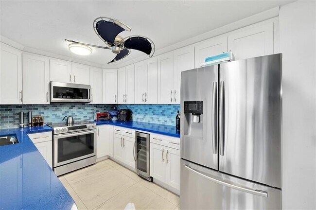 Building Photo - 3000 S Ocean Blvd