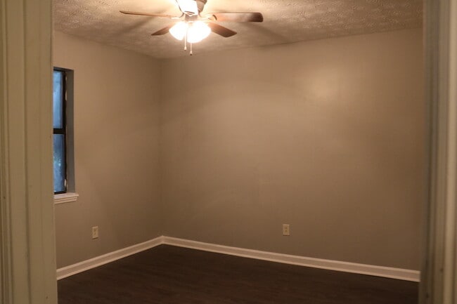 Building Photo - 122 Oak Park Ct