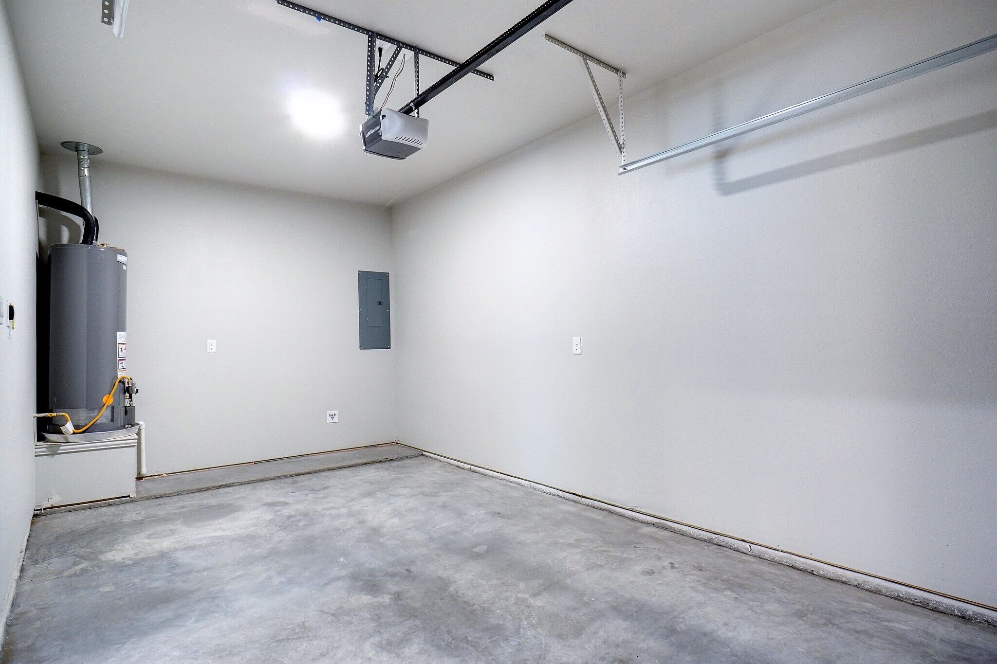 Single Car Garage - 1921 S Jennings Ave