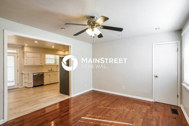 Building Photo - 4 Bedroom Pet-Friendly Home in NASHVILLE, TN with Main Street Renewal