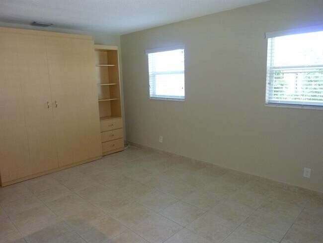 Building Photo - 2131 N Ocean Blvd