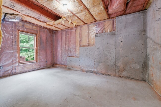 Building Photo - Spacious Renovated Home on a Quiet Cul-de-Sac Single-family · Professionally managed · Move-in ready