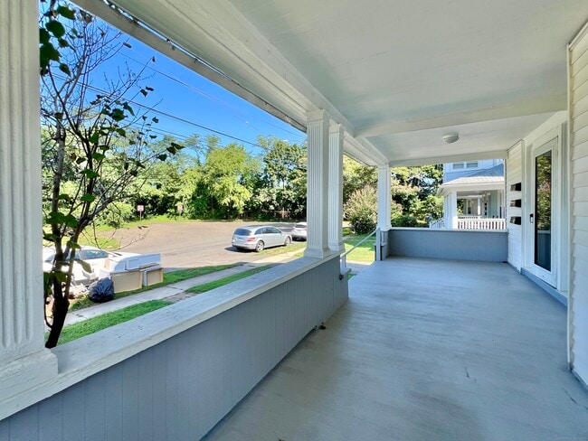 Building Photo - 118 Sutton Ave