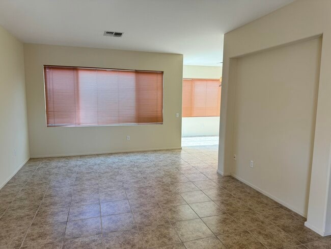 Building Photo - 78305 Estancia Dr
