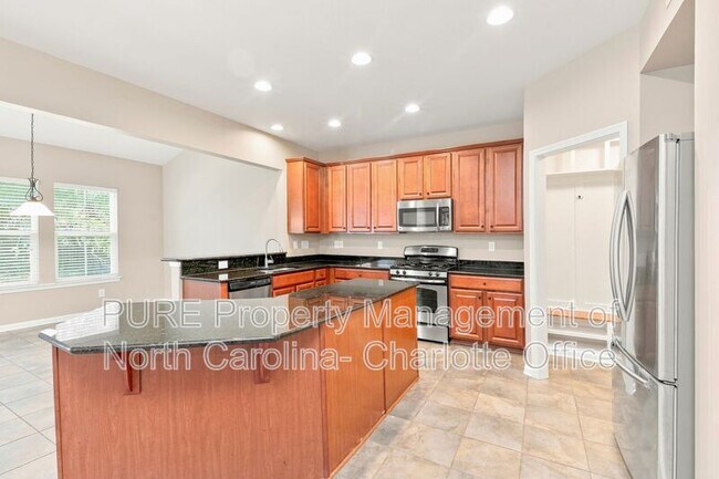 Building Photo - 3007 Fallondale Rd