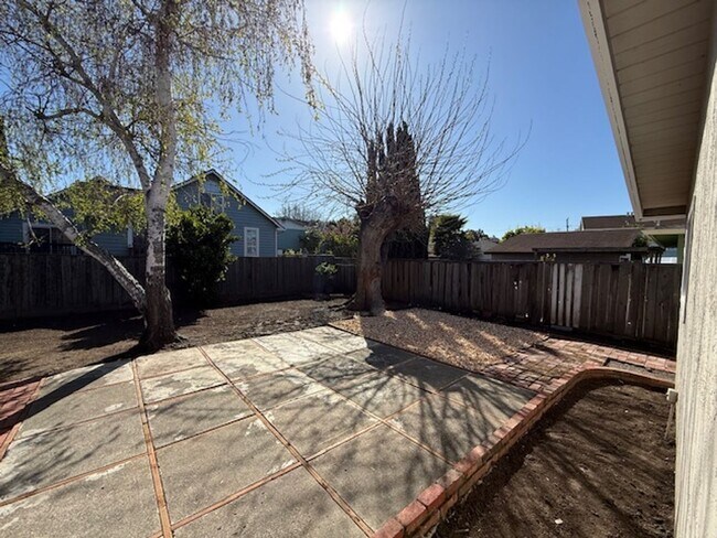 Building Photo - Fully Renovated 3-Bedroom Single Family Home in Rodeo