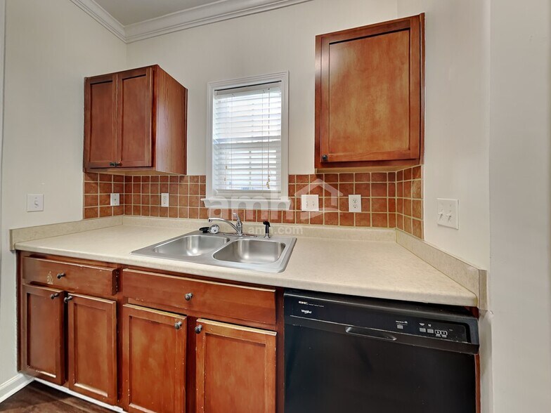 Building Photo - 641 Woodson Dr